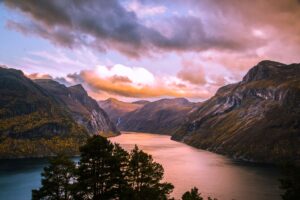Die besten Jahreszeiten für den Angelurlaub in Norwegen