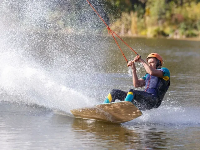 Wakeboarden Wasseraction die Laune macht – Die besten Boards & der perfekte Kurs für Einsteiger