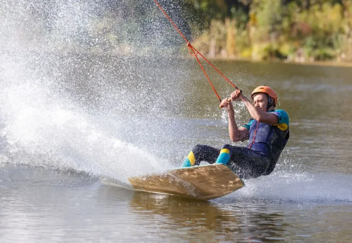 Wakeboarden Wasseraction die Laune macht – Die besten Boards & der perfekte Kurs für Einsteiger